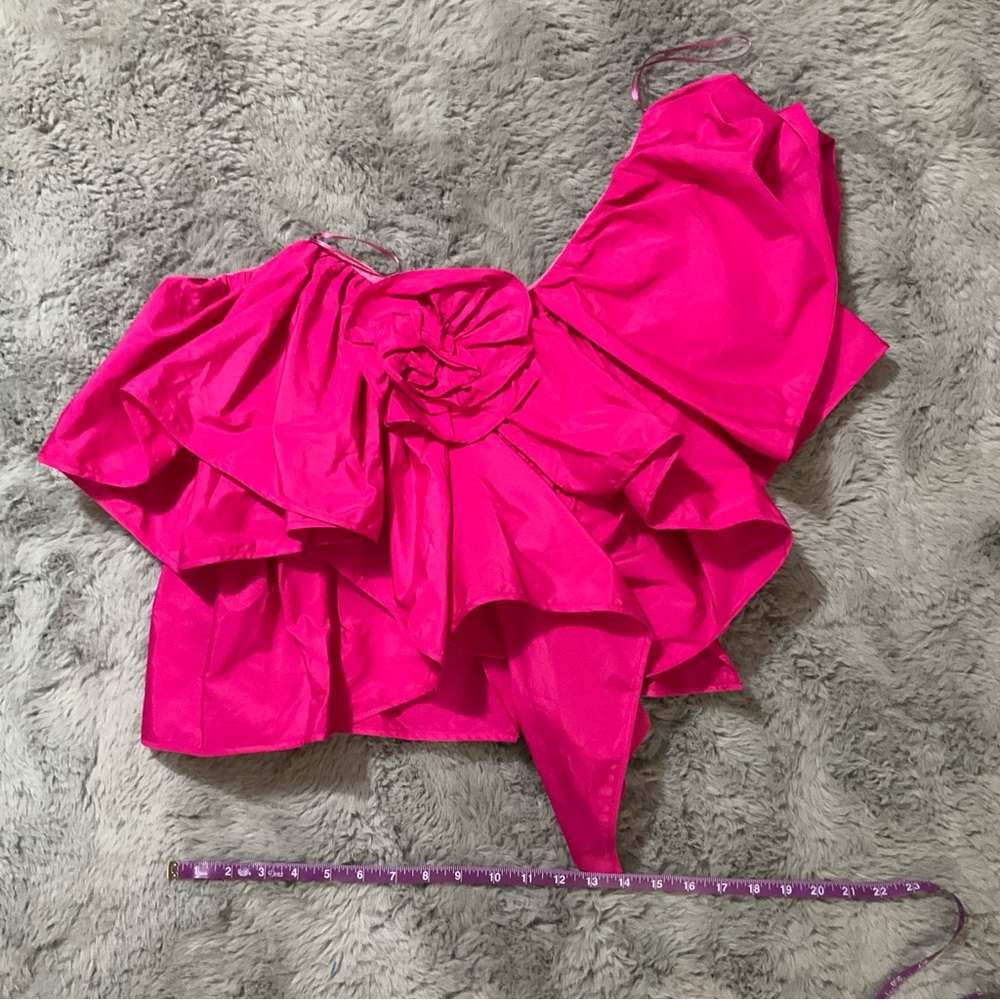 Hot pink off the shoulder ruffle top #glamour